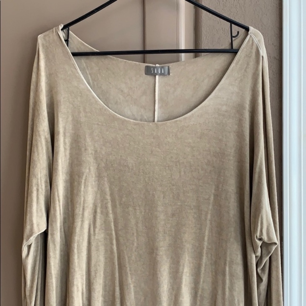 SAGA Top - Super Comfy! M/L